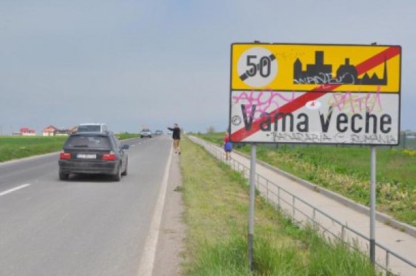 Jurnalist AGRESAT de administratorii unui local: 'Se vând DROGURI'